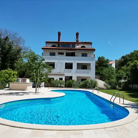 House With Pool *
