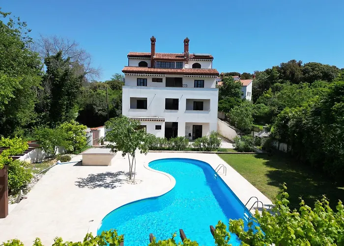 House With Pool *