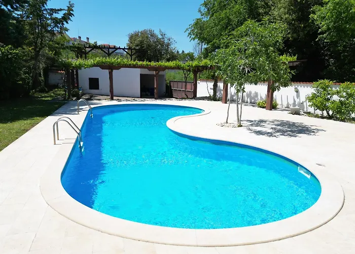 House With Pool *
